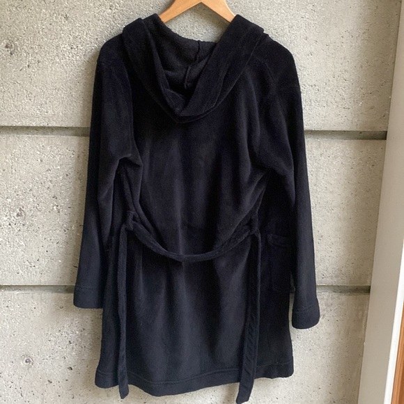 Plush Hooded Robe in all black - Picture 4 of 5